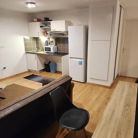 Chic Et Simple Avec Parking A 5 Min De La Gare Apartment